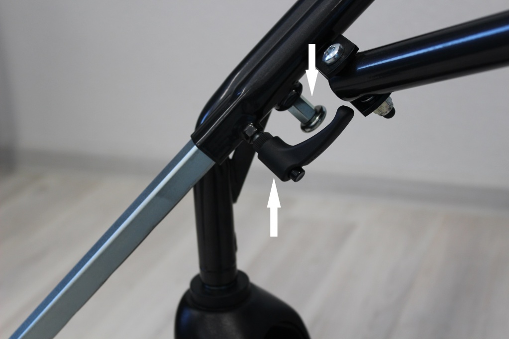 Как установить подножку в коляске Corzino